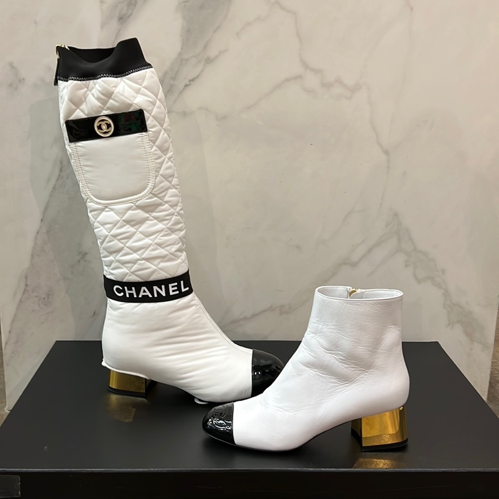 ✨ New Full set ✨ Chanel 2021 FW Convertible tall boots. White and black
